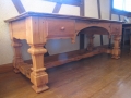 20 Bureau Louis XIV en vieux bois de chêne