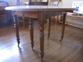 49 Table Louis Philippe en noyer à rallonge