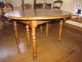50 Table Louis Philippe en noyer à rallonge