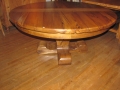 62 Table ronde en vieux bois de chêne  à rallonges